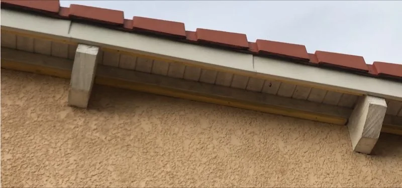 Sous-face de toiture avec boiseries apparentes avant habillage