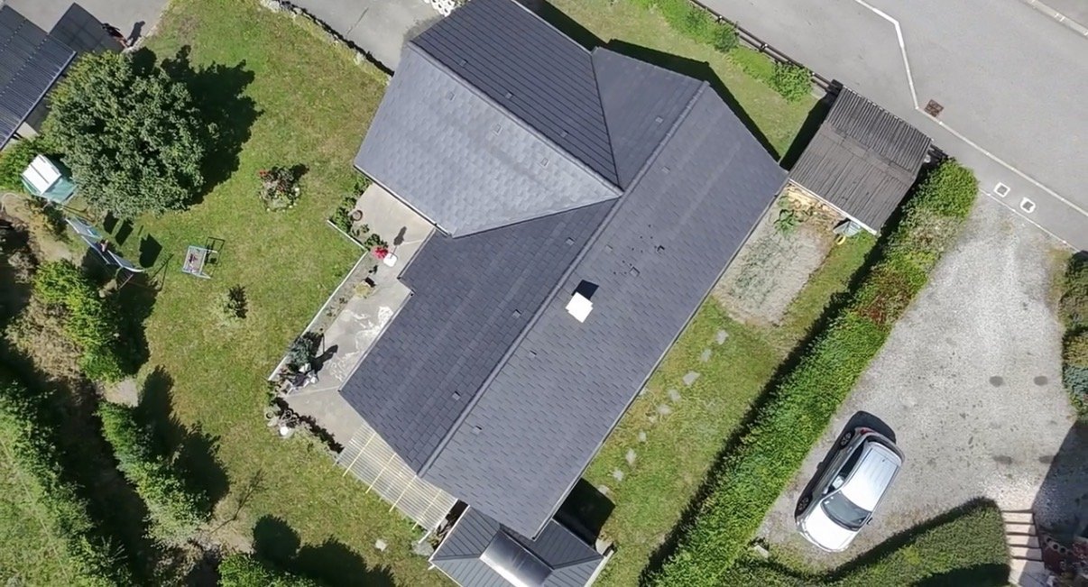 Toiture apr&egrave;s hydrofuge color&eacute; &mdash; vue drone &mdash; N.H.B R&eacute;novation