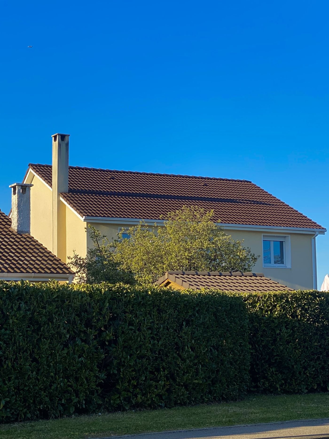 Toiture après démoussage — même maison